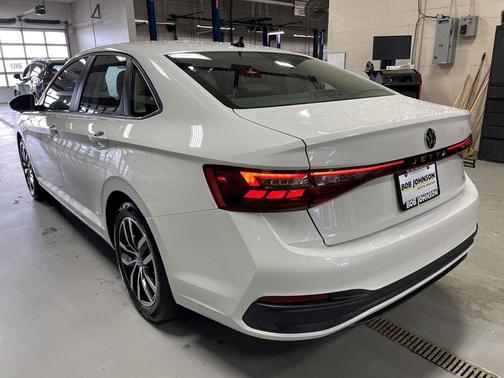 2025 Volkswagen Jetta 1.5T SE