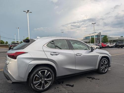 Iridium 2023 Lexus UX 250h Base