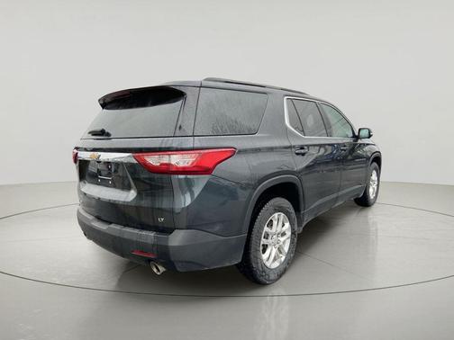 Graphite Metallic 2020 Chevrolet Traverse LT Cloth