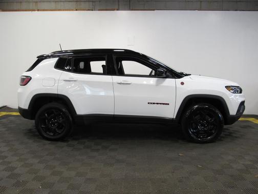 Bright White Clearcoat 2023 Jeep Compass Trailhawk