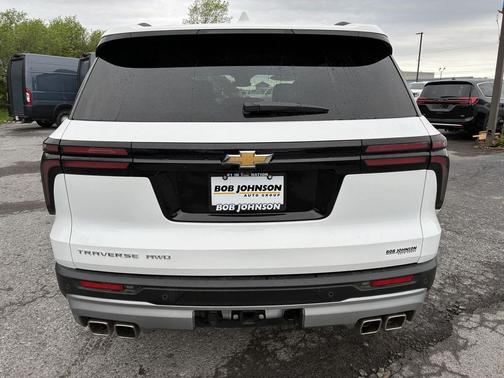 Summit White 2025 Chevrolet Traverse LT