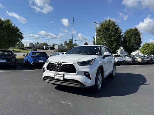 2022 Toyota Highlander LE