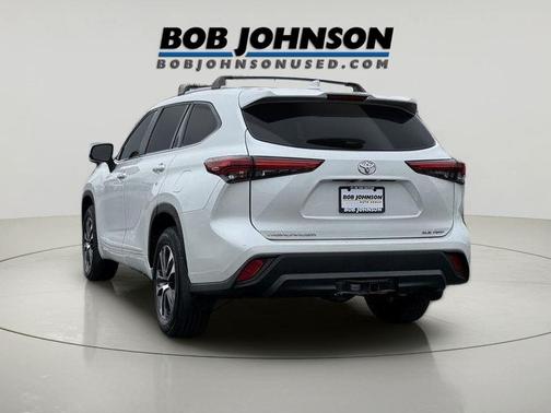 Wind Chill Pearl 2023 Toyota Highlander XLE