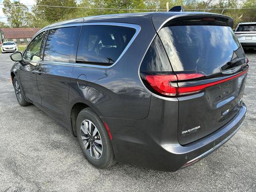 Granite Crystal Metallic Clearcoat 2023 Chrysler Pacifica Hybrid Touring L