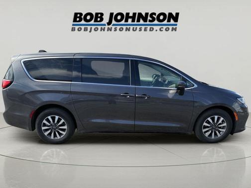Granite Crystal Metallic Clearcoat 2023 Chrysler Pacifica Hybrid Touring L