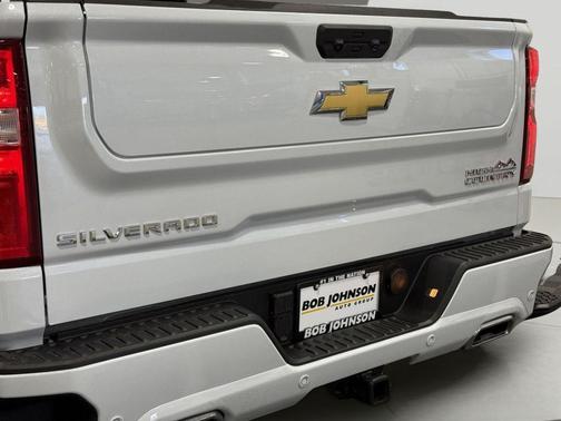 Polar White Tricoat 2026 Chevrolet Silverado 1500 High Country