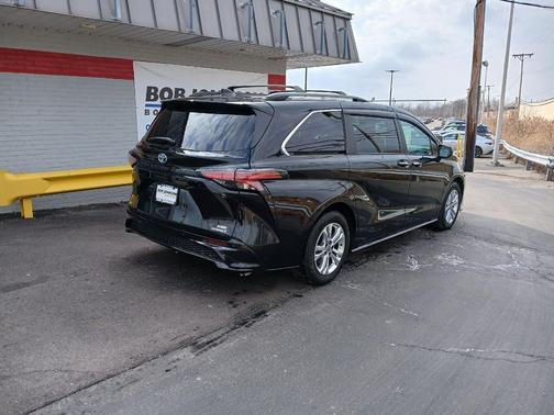 2022 Toyota Sienna XSE 7 Passenger