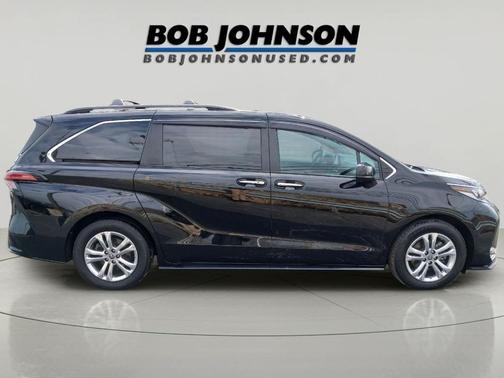 2022 Toyota Sienna XSE 7 Passenger