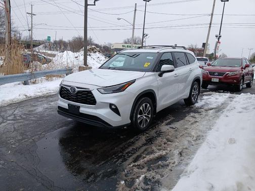 2023 Toyota Highlander XLE