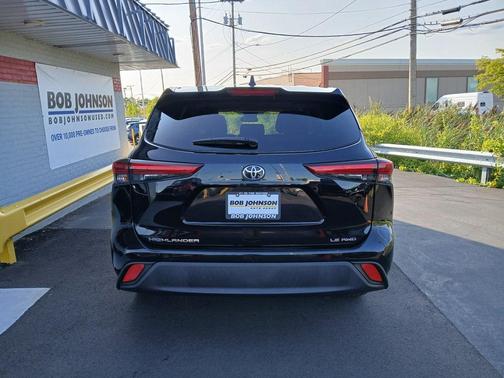 2022 Toyota Highlander LE