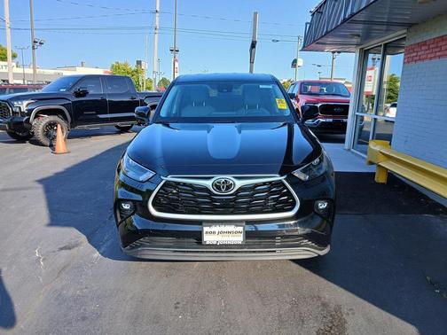 2022 Toyota Highlander LE