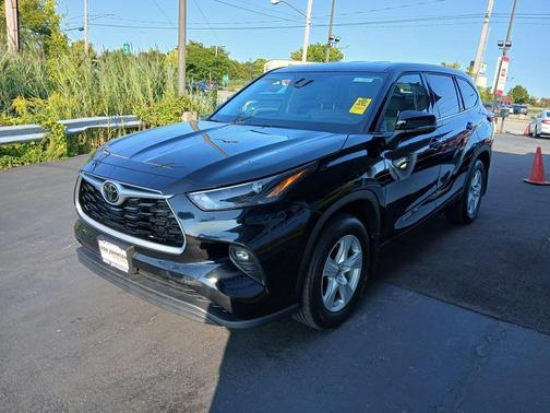 2022 Toyota Highlander LE