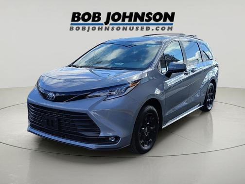 2025 Toyota Sienna Woodland Edition