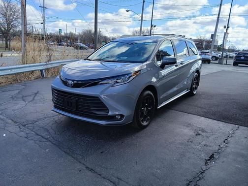 Cement 2025 Toyota Sienna Woodland Edition