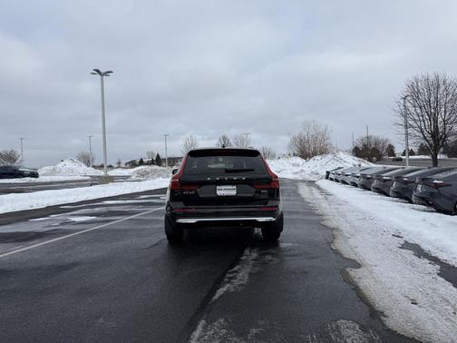 2022 Volvo XC60 B5 Inscription