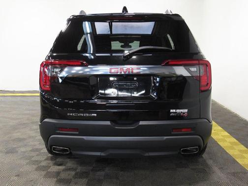 2023 GMC Acadia AWD AT4