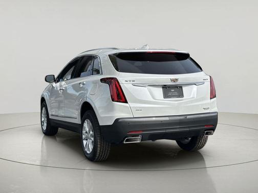 Crystal White Tricoat 2023 Cadillac XT5 Luxury