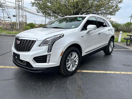 Crystal White Tricoat 2023 Cadillac XT5 Luxury