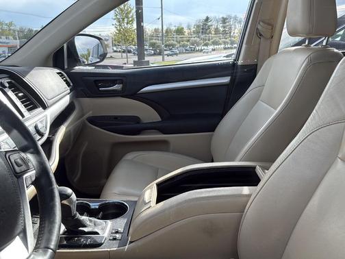 Blizzard Pearl 2019 Toyota Highlander XLE