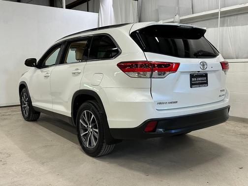 Blizzard Pearl 2019 Toyota Highlander XLE