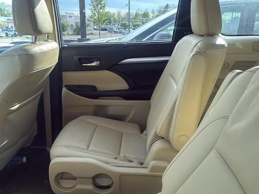 Blizzard Pearl 2019 Toyota Highlander XLE