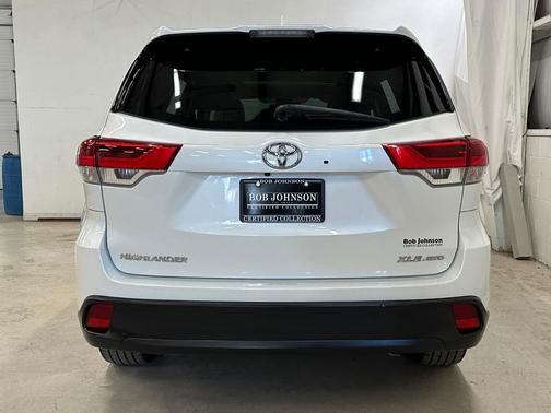 Blizzard Pearl 2019 Toyota Highlander XLE