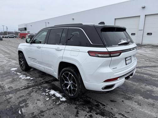 2023 Jeep Grand Cherokee Summit