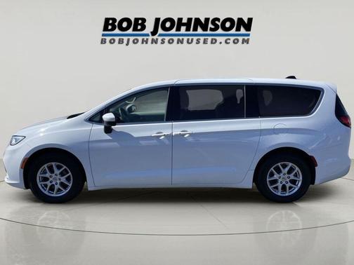 Bright White Clearcoat 2023 Chrysler Pacifica Touring L