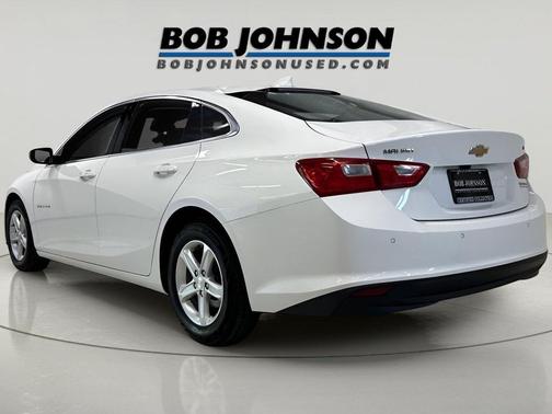 Summit White 2024 Chevrolet Malibu FWD 1LT