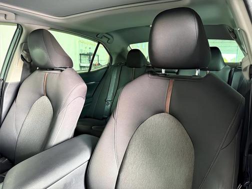 2019 Toyota Camry Hybrid LE