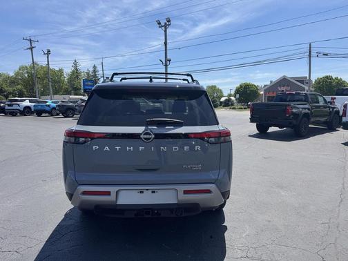 Solid Gray/Super Black 2025 Nissan Pathfinder Platinum 4WD