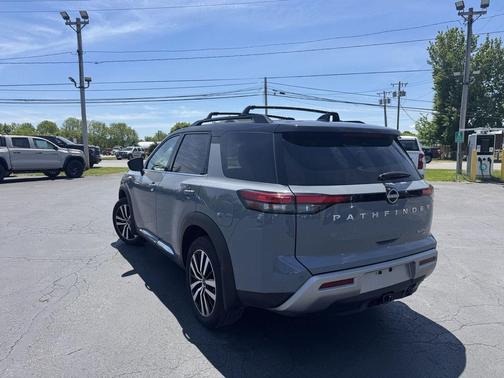 Solid Gray/Super Black 2025 Nissan Pathfinder Platinum 4WD