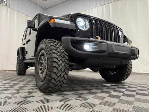 Black Clearcoat 2023 Jeep Wrangler Rubicon 392