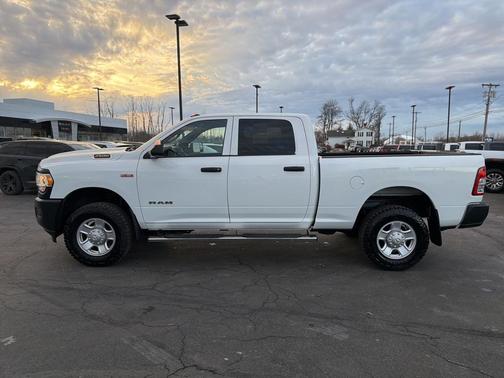 2021 RAM 2500 Tradesman Crew Cab 4x4 6'4' Box