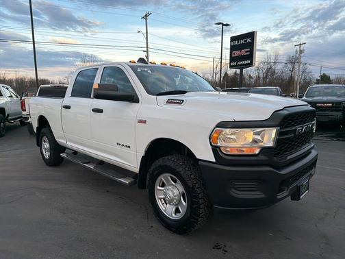 2021 RAM 2500 Tradesman Crew Cab 4x4 6'4' Box