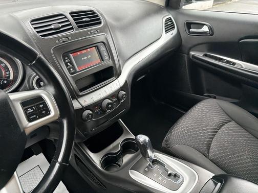 Olive Green Pearlcoat 2018 Dodge Journey SE