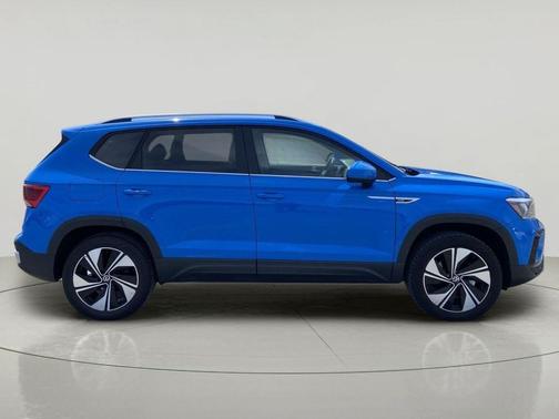 Cornflower Blue 2023 Volkswagen Taos 1.5T SE