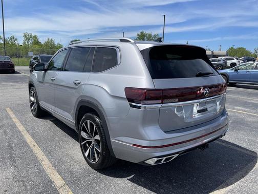 Silver Mist Metallic 2026 Volkswagen Atlas 2.0T SEL Premium R-Line 4MOTION