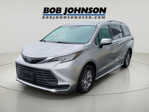 Celestial Silver Metallic 2021 Toyota Sienna LE