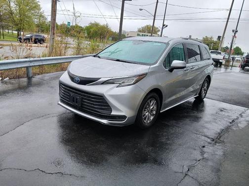 Celestial Silver Metallic 2021 Toyota Sienna LE