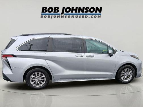 Celestial Silver Metallic 2021 Toyota Sienna LE