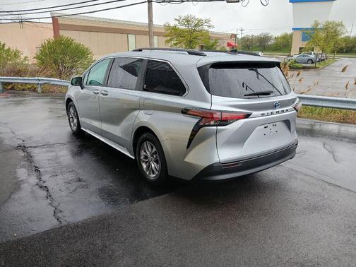 Celestial Silver Metallic 2021 Toyota Sienna LE