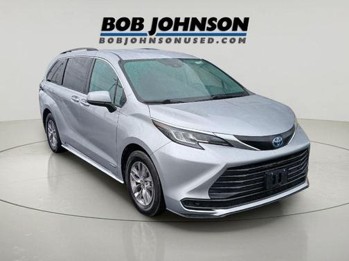 Celestial Silver Metallic 2021 Toyota Sienna LE