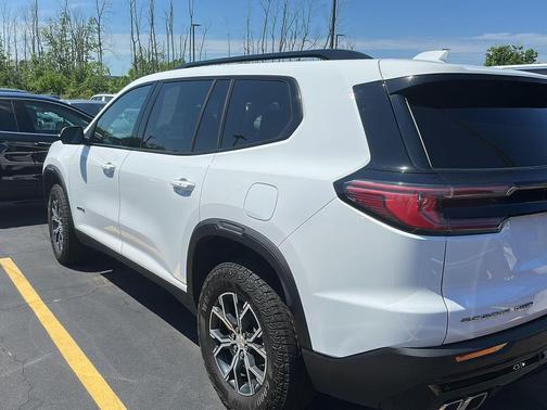 Summit White 2025 GMC Acadia AWD AT4