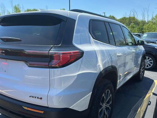 Summit White 2025 GMC Acadia AWD AT4