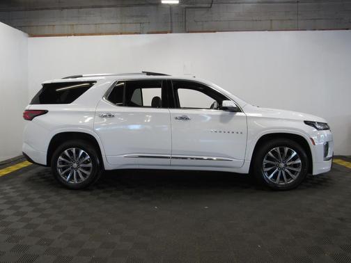 Summit White 2023 Chevrolet Traverse Premier