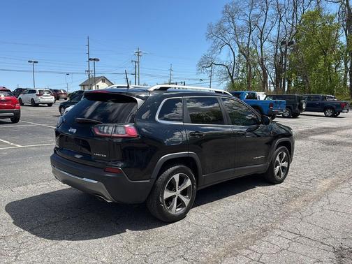 Diamond Black Crystal Pearlcoat 2019 Jeep Cherokee Limited