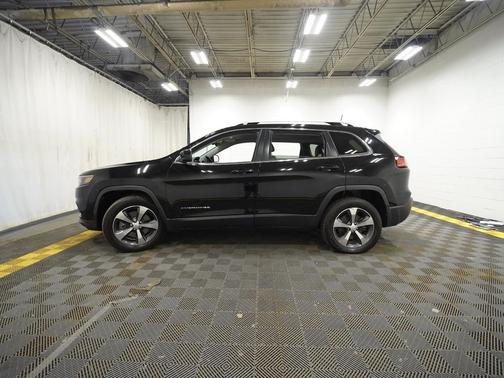 Diamond Black Crystal Pearlcoat 2019 Jeep Cherokee Limited