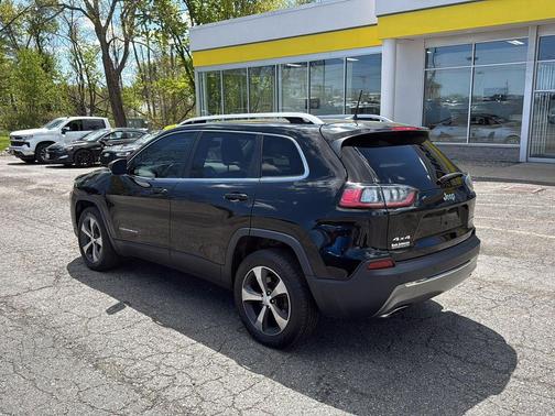 Diamond Black Crystal Pearlcoat 2019 Jeep Cherokee Limited