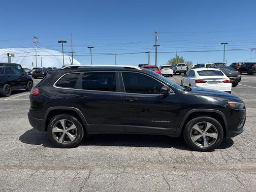 Diamond Black Crystal Pearlcoat 2019 Jeep Cherokee Limited
